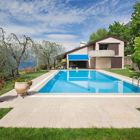 Villa Dismero-Un Oasi Di Lusso E Privacy ブレンゾーネ エクステリア 写真